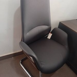 Passo Executive Leather Visitor Chair (Cantilever Base)