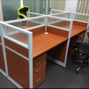 Veloce 4-Person Open-Plan Bench Workstation